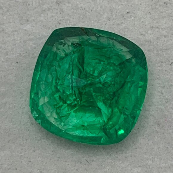 Emerald Green Gemstone loose - Picture 12 of 12
